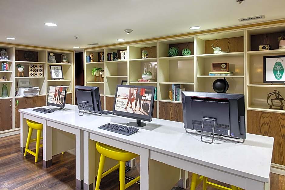 Holiday Inn & Suites Atlanta Airport North By IHG