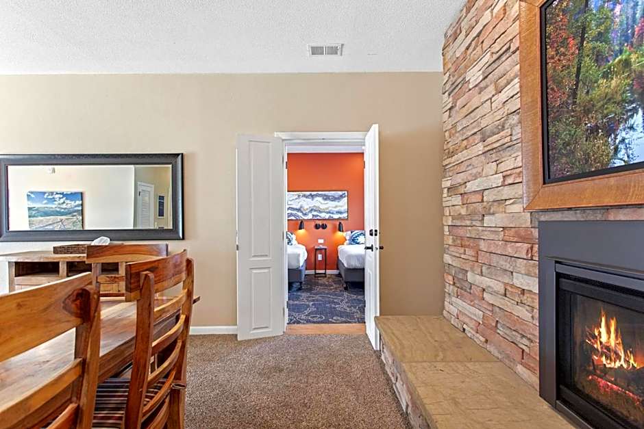 Coyote Mountain Lodge