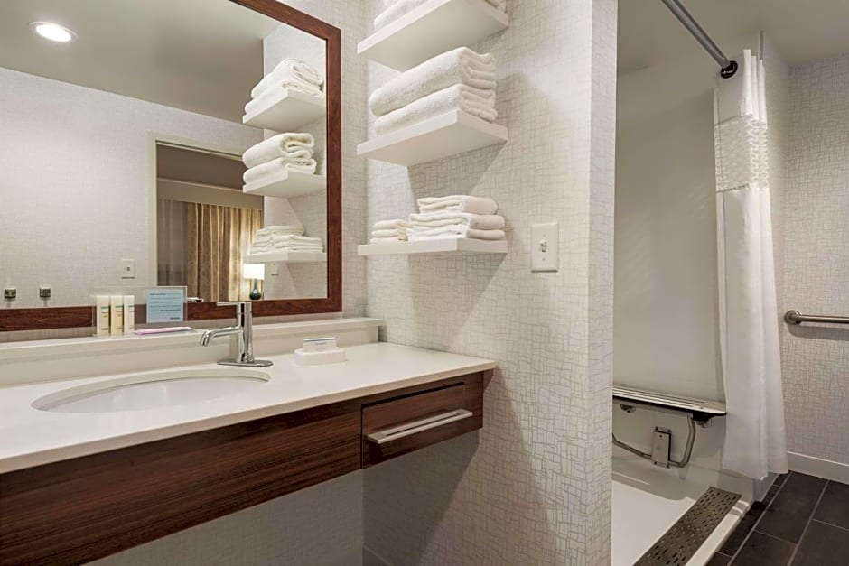 Hampton Inn By Hilton Lincoln Airport