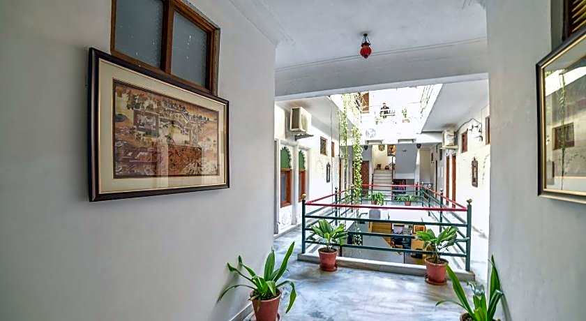 Hotel Devraj Niwas on Lake Pichola Udaipur