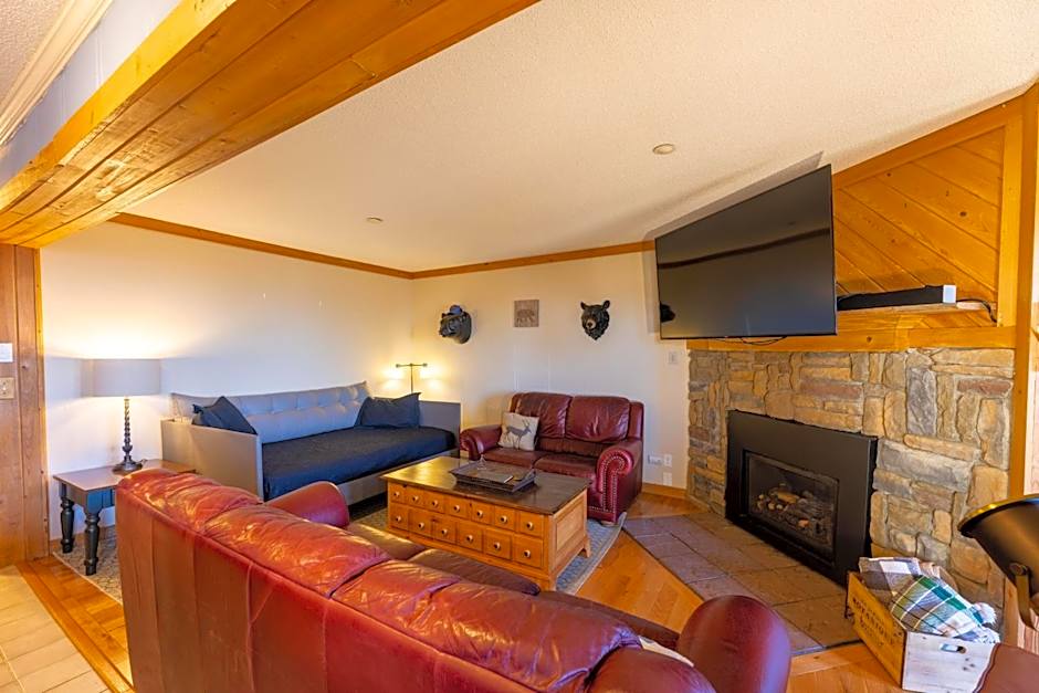 Sunsets at Summit 108b, free WI-FI, parking and AC