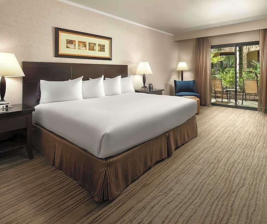 DoubleTree by Hilton Claremont
