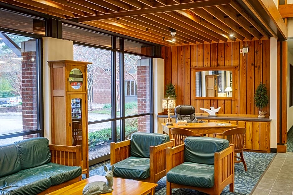 Williamsburg Woodlands Hotel & Suites, an official Colonial Williamsburg Hotel