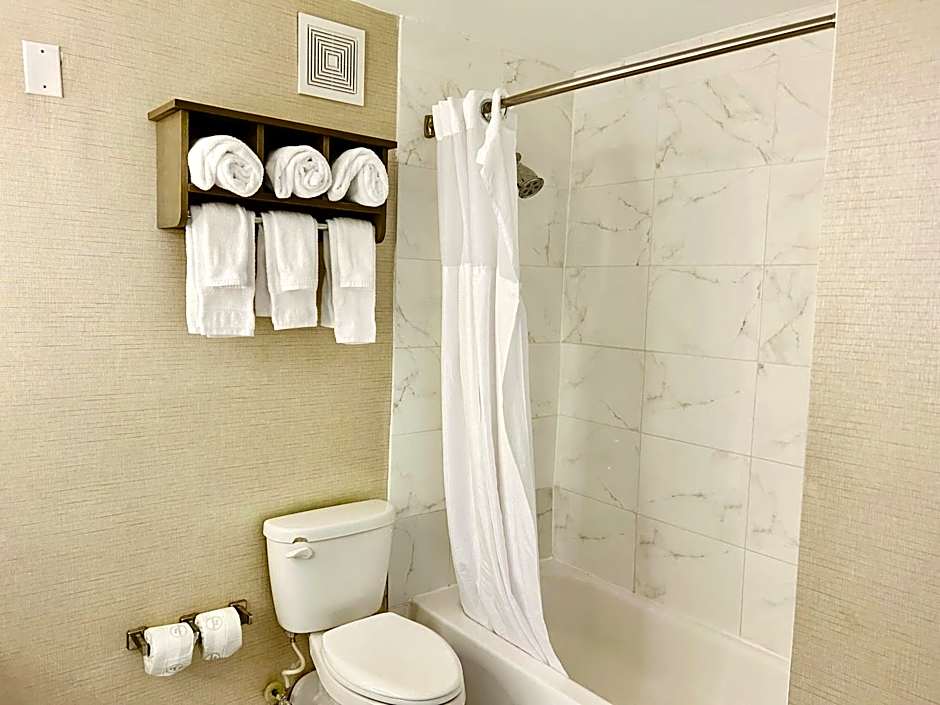 Surfbreak Oceanfront Hotel, Ascend Hotel Collection