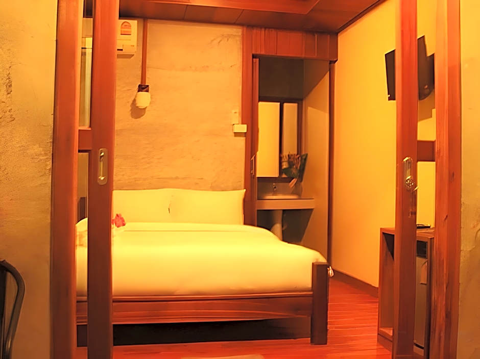 The Noi Guesthouse and Restaurant