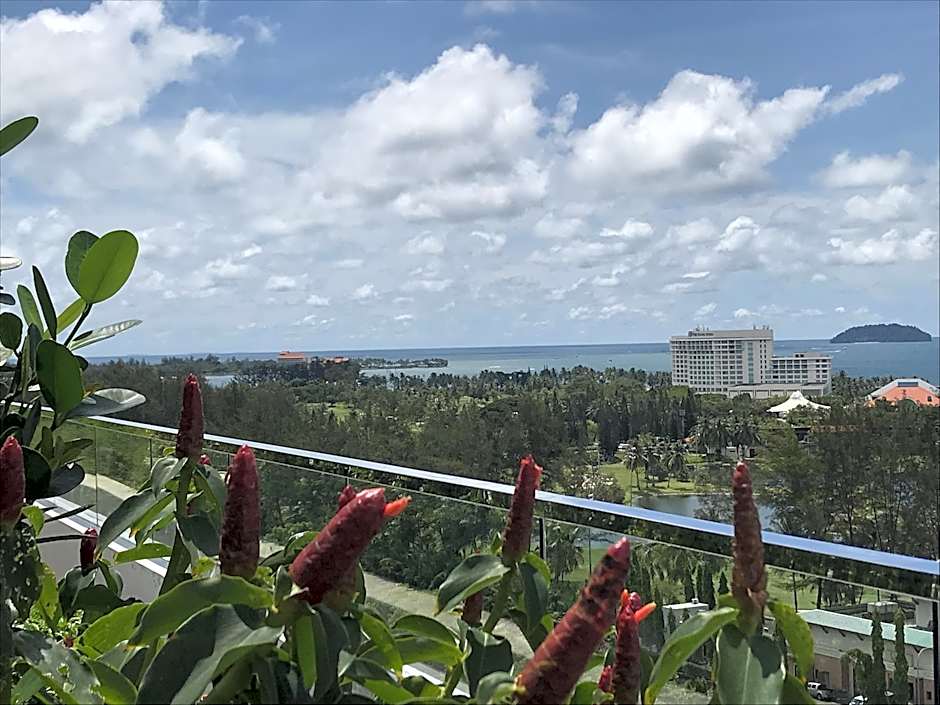 Sunset Seaview Vacation Condos @ Infinity Avenue