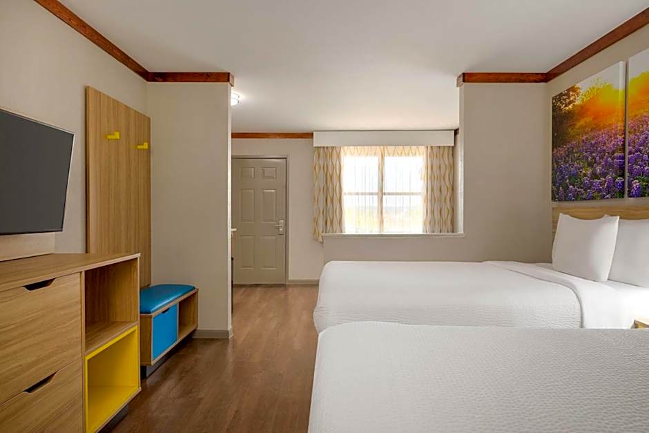 Days Inn by Wyndham Suites Fredericksburg