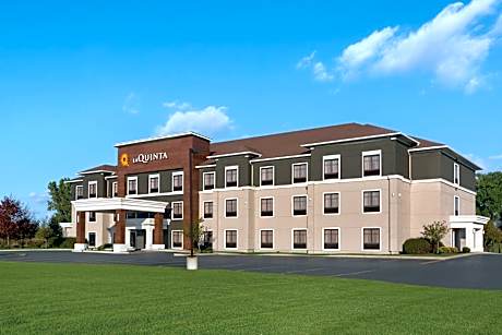 La Quinta Inn & Suites by Wyndham Lackawanna - Buffalo