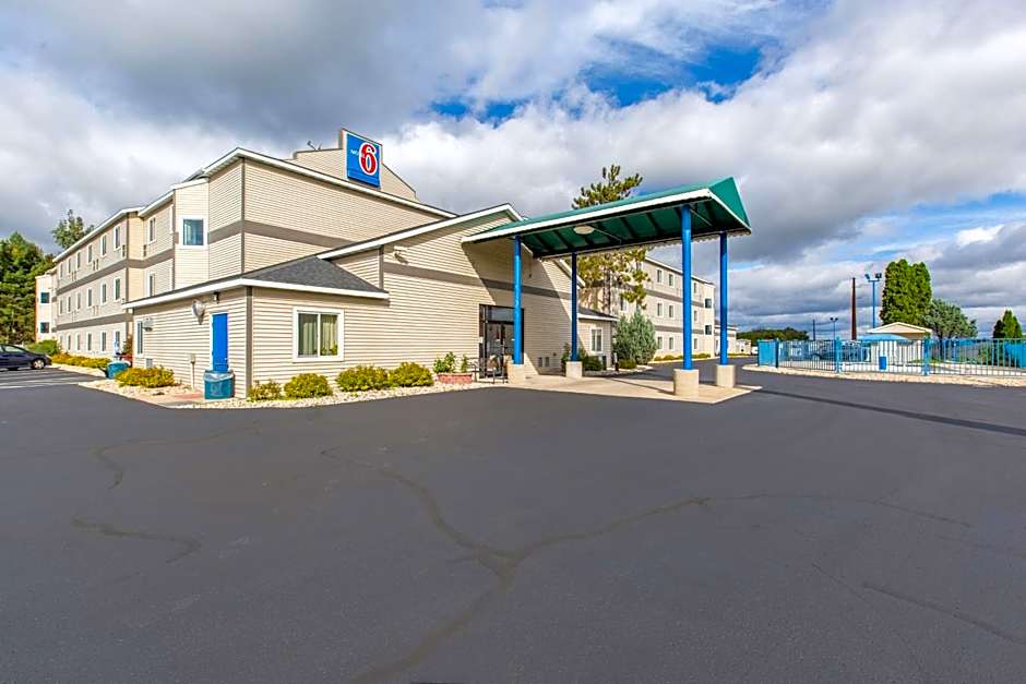 Motel 6-Baraboo, WI - Lake Delton-Wisconsin Dells