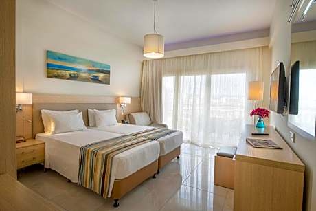 Inland View Superior Room with Swim Up Pool