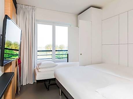 Standard Room With Three Single Beds