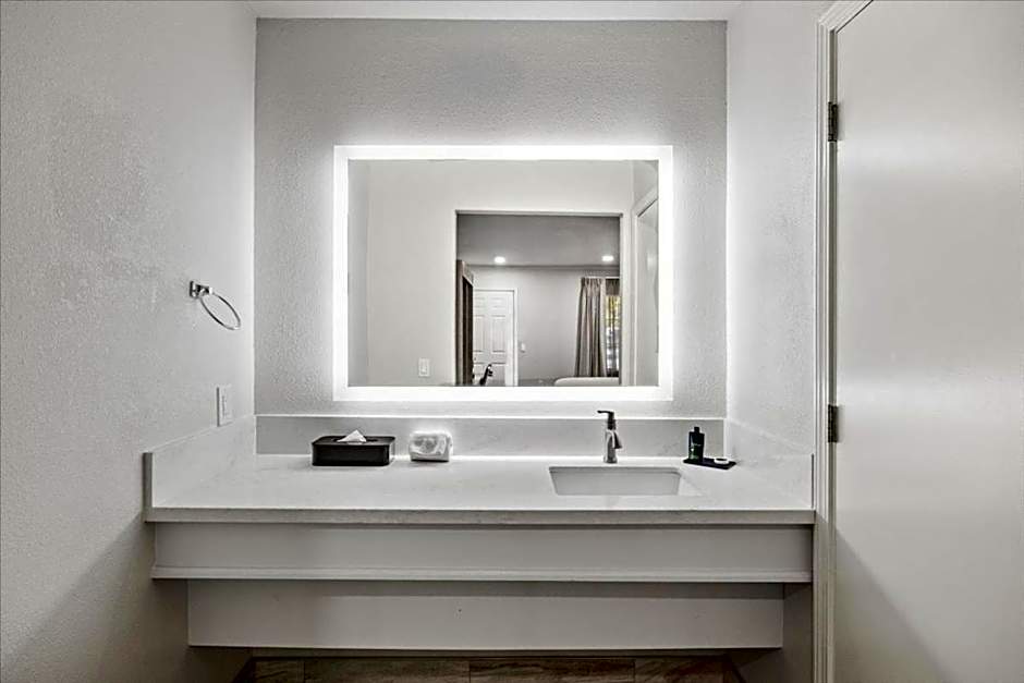 Photo 1 of 1 of Efficiency 1 King Bed Suite
