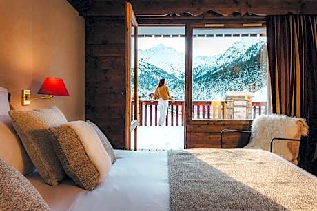 Standard Room with Mountain View