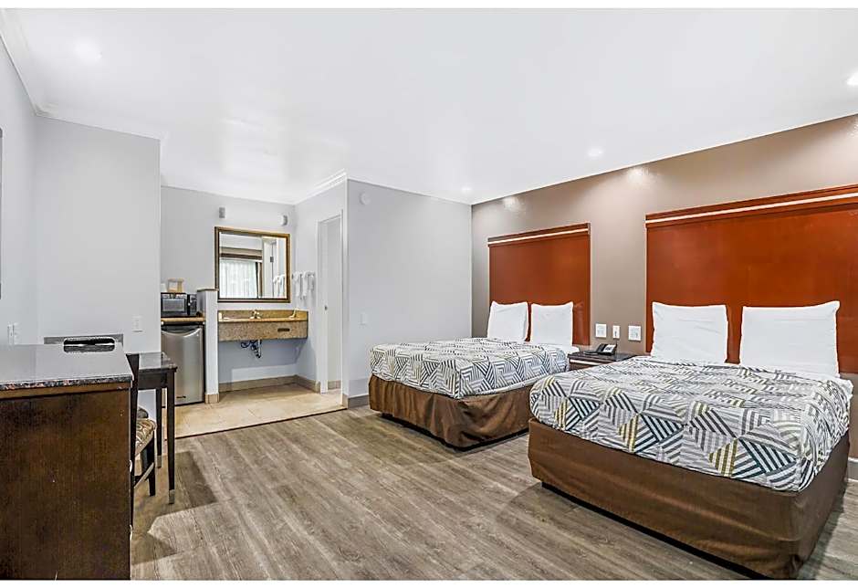 Photo 1 of 6 of 2 Queen Beds