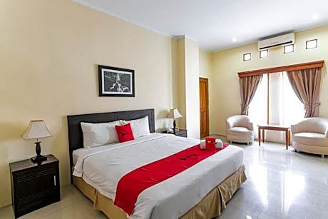 RedDoorz Plus near Alun Alun Karanganyar