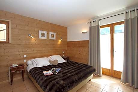 N°901 Cozy apartment MARMOTTE with connected rooms with private terrace and glacier view