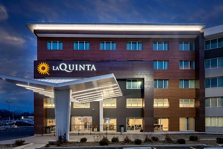 La Quinta Inn & Suites by Wyndham Rosemont/O Hare