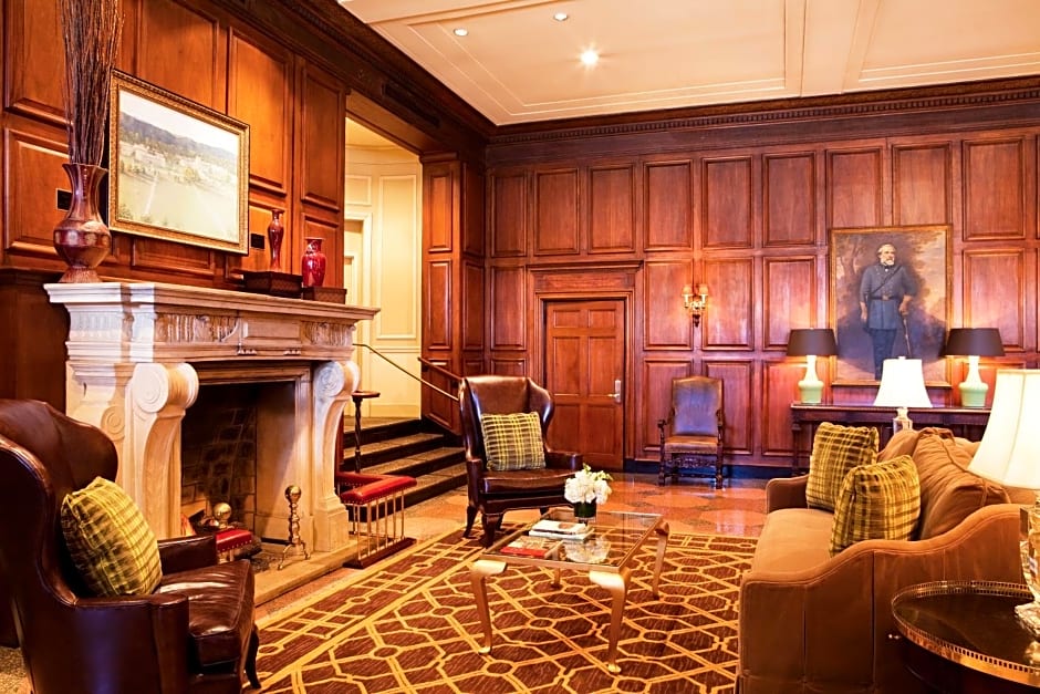 Hotel Roanoke & Conference Center, Curio Collection by Hilton