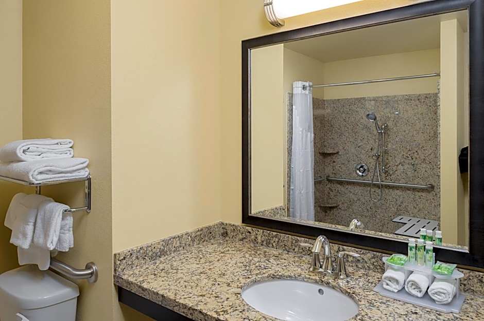 Holiday Inn Express Klamath Redwood Ntl Pk Area By IHG