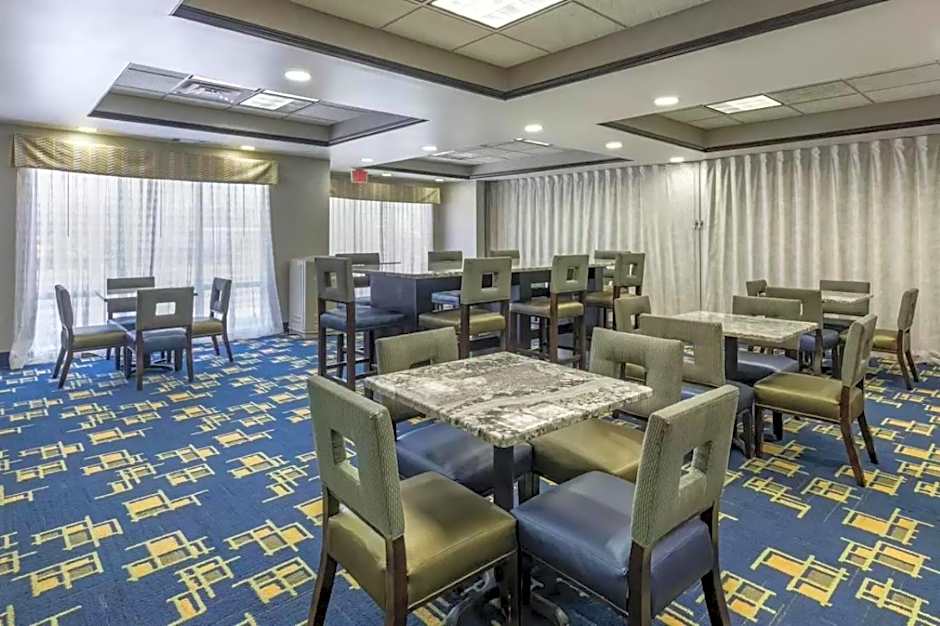 Comfort Inn & Suites Pauls Valley - City Lake