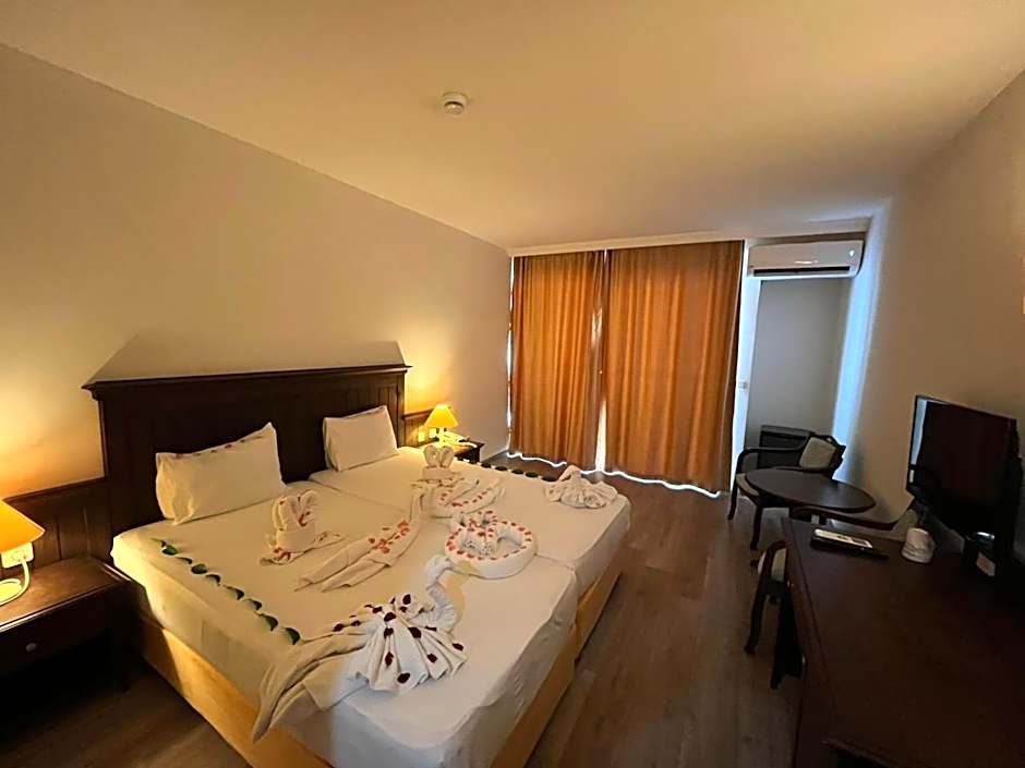 Side Palm D'or Hotel