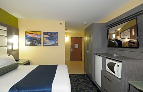 Accessible - Suite King Bed, Mobility Accessible, Communication Assistance, Bathtub, Non-Smoking, Full Breakfast