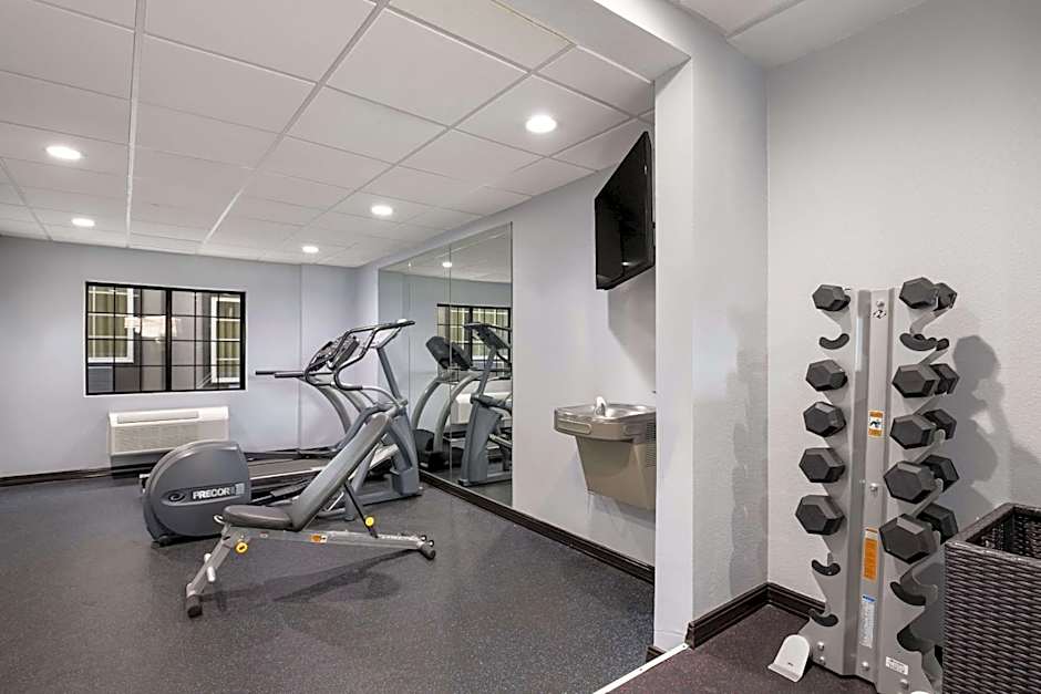 Quality Suites Tulsa I-44