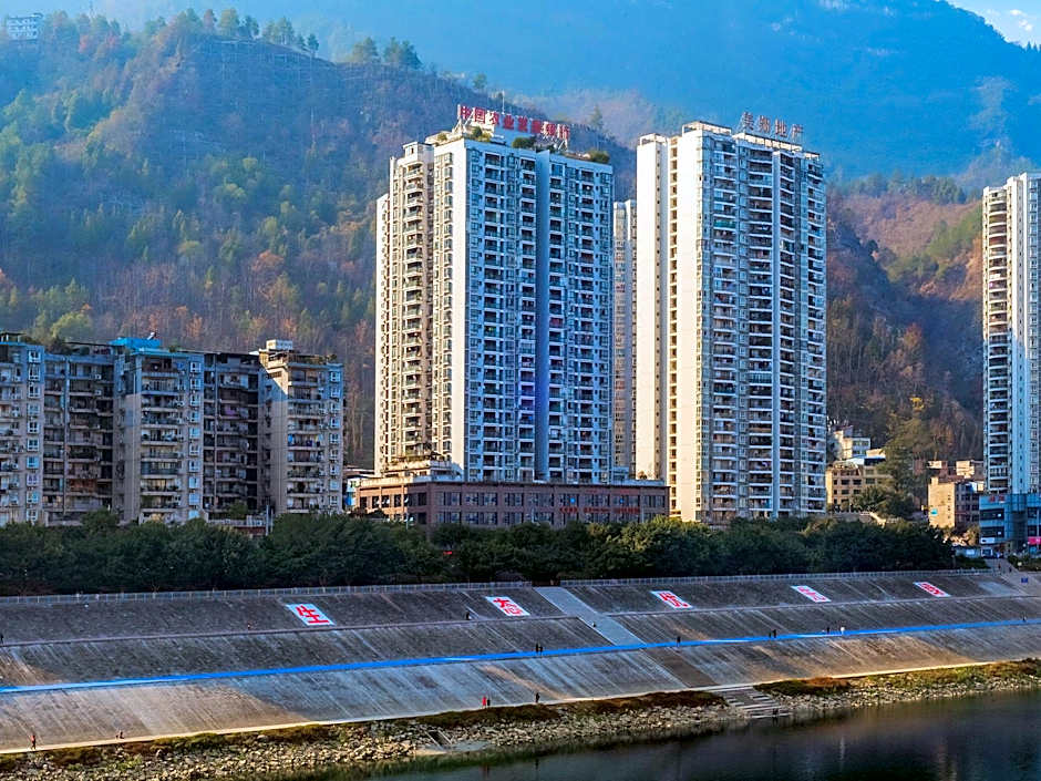 Borrman Hotel Pengshui Binjiang Road