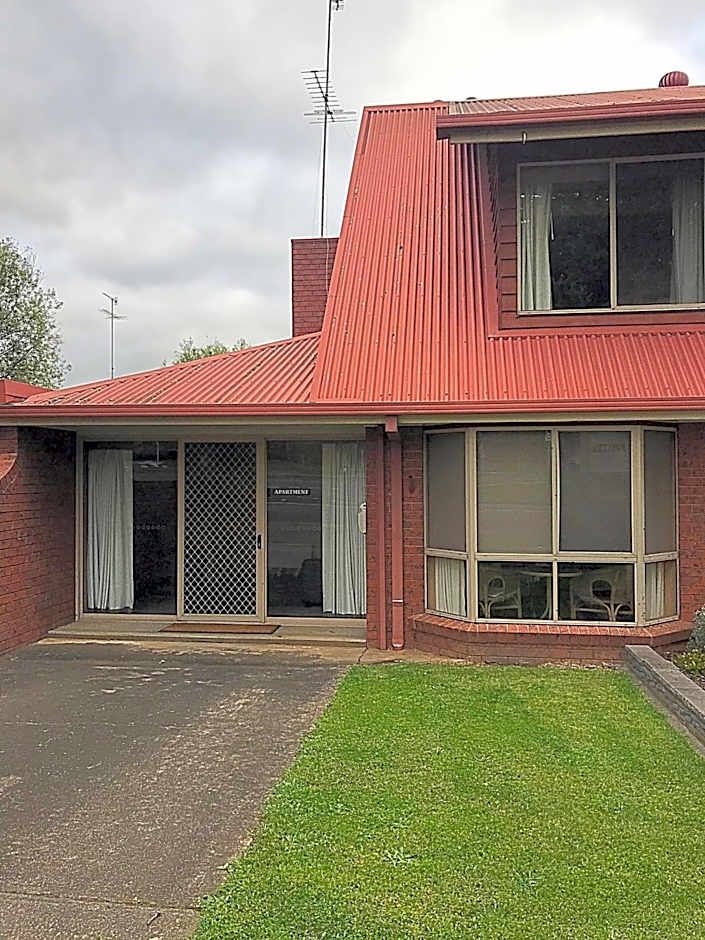 AAt 28 Goldsmith Motel