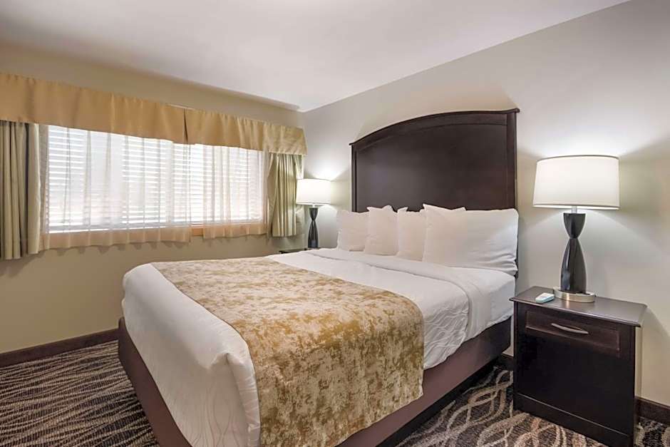 Photo 1 of 5 of 1 Queen Bed