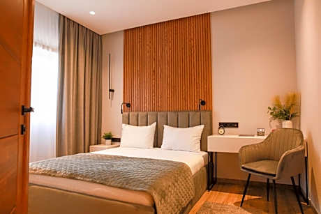 Deluxe Double Room with Shower