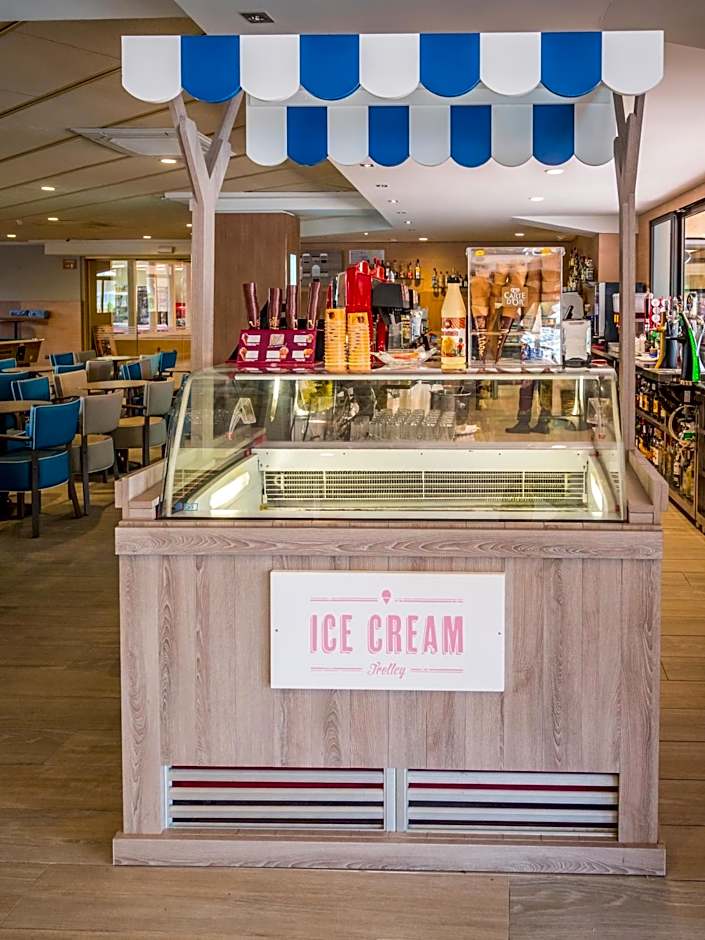 Golden Avenida Family Suites 4*