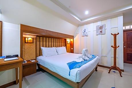 Bungalow with Garden View