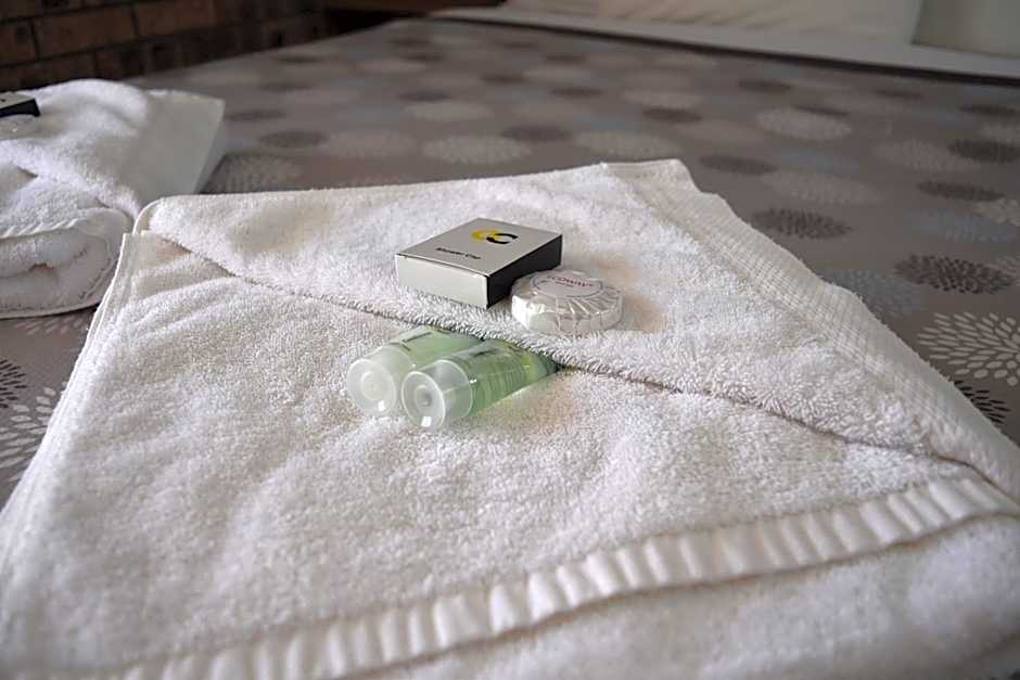 Ten Dollar Town Motel