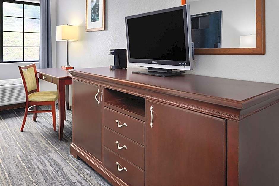 Days Inn by Wyndham Iron Mountain