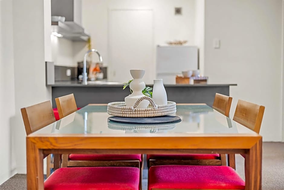 Apartment with City Views in East Perth