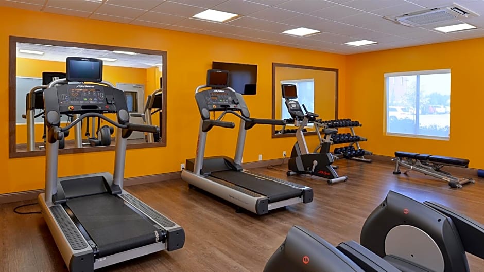 Holiday Inn Express & Suites Lexington Midtown - I-75, an IHG Hotel