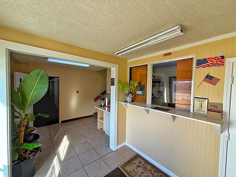 Lake Tree Inn & Suites