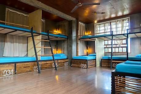 Bed in 10-Bed Mixed Dormitory Room