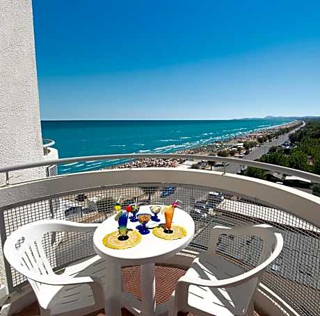 Double or Twin Room with Sea View