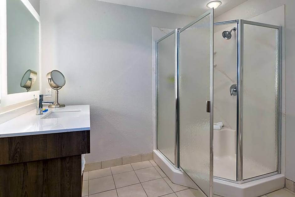 Holiday Inn Express Hotel & Suites Petoskey By IHG