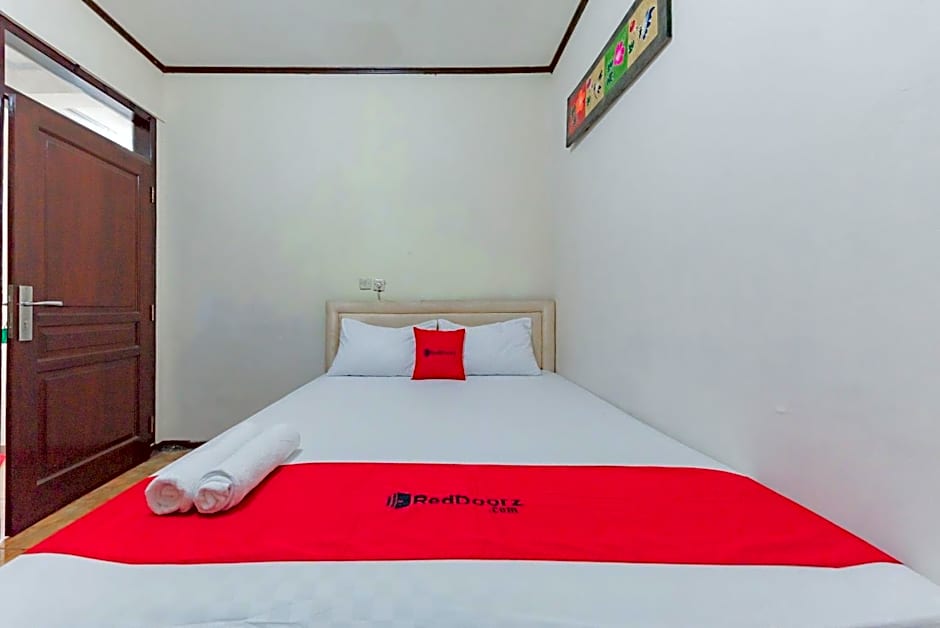 RedDoorz near Cikole Lembang