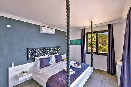 Double Room with Balcony and Sea View