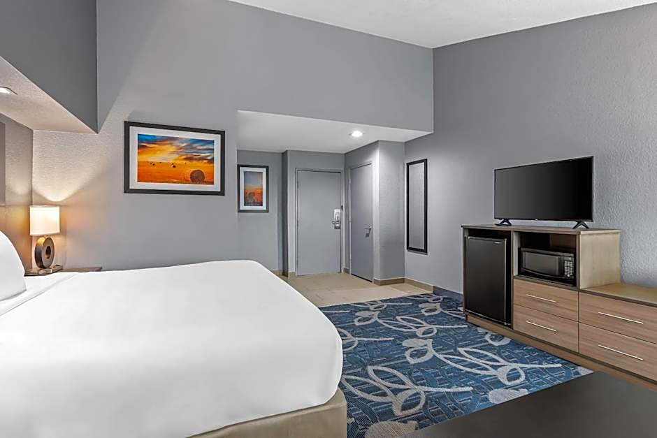 Quality Inn Shawnee North I-40