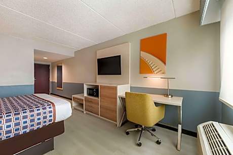 1 King Bed Non-Smoking