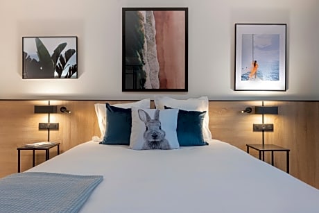 Standard Room 1 Queen Bed