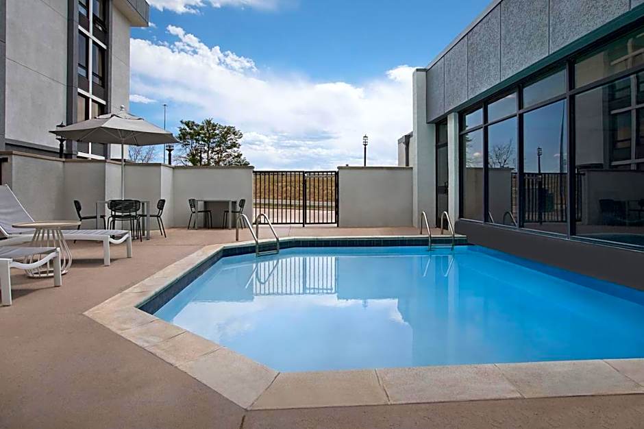 Spark by Hilton Denver East I 70