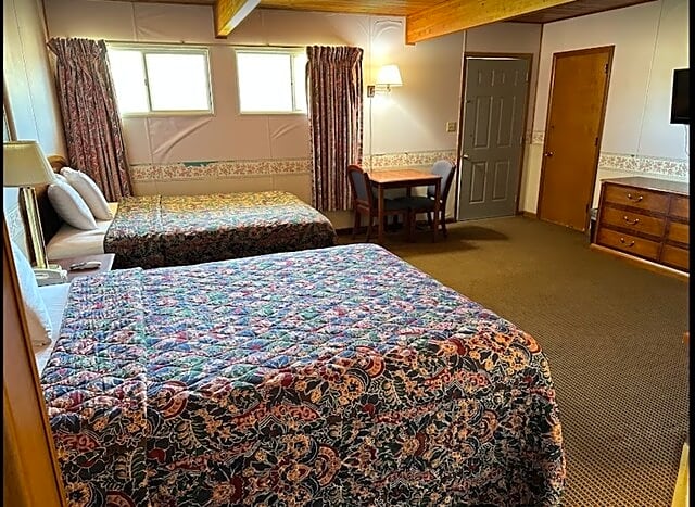 Love Hotels Western Holiday by OYO at Harlan Lake NE