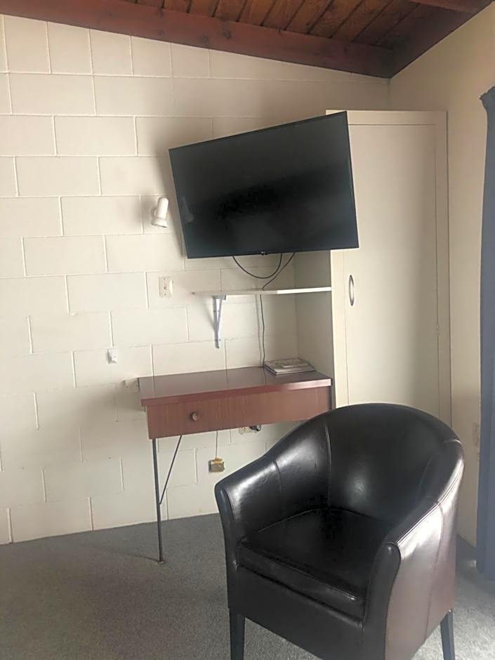 Thornton Lodge Motel