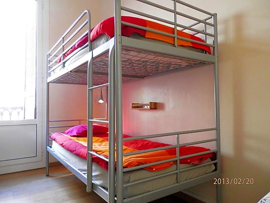 Barcelona Central Garden Hostal